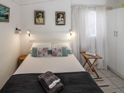 Unit 2 bedroom - Doubled bed only