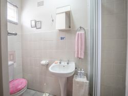 Two sleeper garden flat bathroom - next to the swimming pool