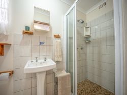 4 Sleeper family unit bathroom