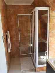 Room FE bathroom