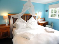 Loft bedroom with king or twin beds
