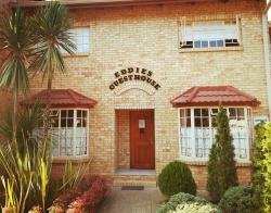 Anki apartment sleeping 6. Three bedrooms. Two bathrooms. Fully equipped for self catering.  Great mountainview.  A few easy steps