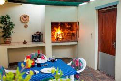 Private courtyard wit braai facilities