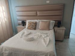 Comfy King Room