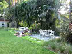 Guests can relax in the garden 