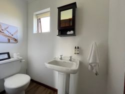 2 Bed Toilet