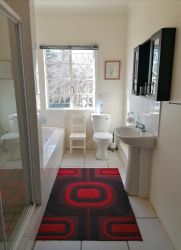 Main House Room One Bathroom