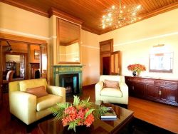 Loerie Lounge