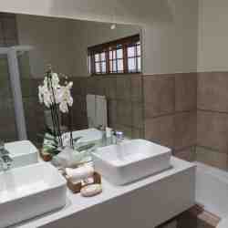 Main Bathroom En Suite