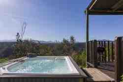 LAVENDER EDGE x4ppl jacuzzi of the deck...spec views!