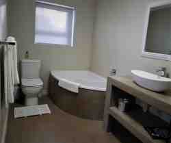 Palm Suite X Bathroom