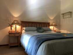 Sam's Place - a little bit of luxury and comfort in the wilds..Silky Egyptian cotton bedding for a beautiful sleep! 
