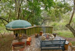 Private space with fire pit BBQ/Braai and outdoor dining