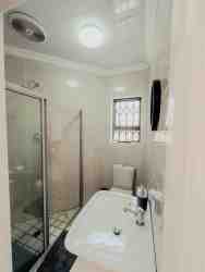 HONEYMOON SUITE