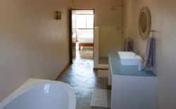 Southern Nights - on-suite bathroom