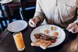 Complimentary Breakfast in the breakfast room 