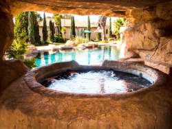 Rock Pool Jacuzzi