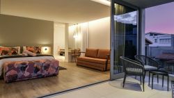 Third bedroom and sleeper couch ensuite with mountain views