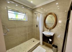 GM 10 Room 10 Bathroom