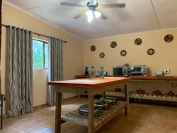 Impala Lodge - Glampacking Shared Kitchen