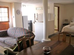 Enjoy the peace and quiet of Gum Tree Glen in the Studio Unit, which has a full DSTV package.