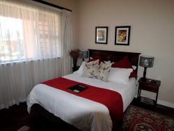 Room 4 with a sleeper couch - queen
