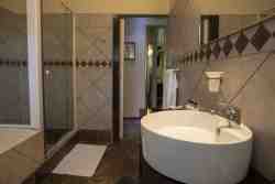 Double Deluxe Room - Room 3  - Bathroom