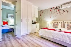 Bedrooms - Deluxe Family Suite (two-bedroomed)