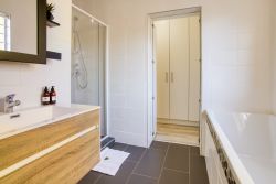 Bathroom - Deluxe Family Suite (two-bedroomed)