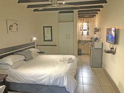 Guinea Fowl Room bedroom