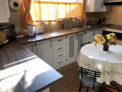 House Manor self catering kitchen