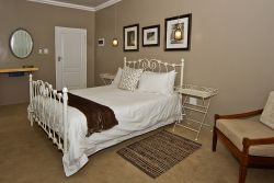 Queen Room _ Private Garden