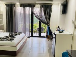 King Room with Bathtub