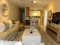 Lounge & kitchen