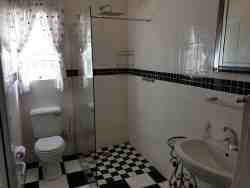 Cottage Family Batroom