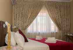 en suite bedroom in the main guest house common areas are shared with owner,this is the perfect room for the traveler wanting  to feel safe in our warn company