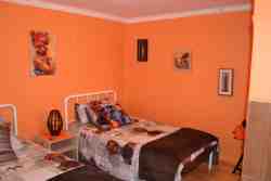 Boesmanl, Chalet with Two three-quater beds and a private toilet with a small kitchen.