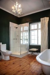 Baines room bathroom