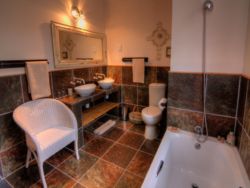 En-suite Bathroom with Bath in Krans No 3 and Kanon no 2 cottages