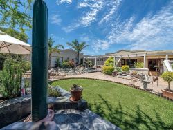 Kaya La Provence garden