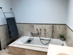 Family bathroom in self catering Cottage 