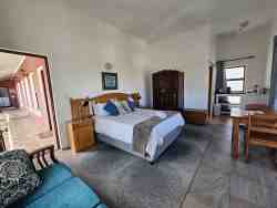 Balcony Standard Queen Room 4