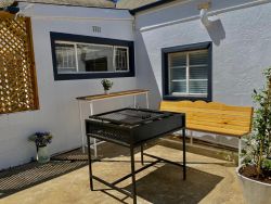 Farmhouse Suite Courtyard and braai area