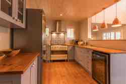 Fully equipped kitchen with seperate scullery