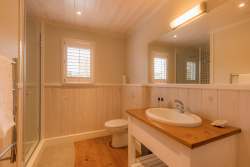 Downstairs bedroom's adjacent bathroom