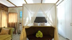 Room#5
Honeymoon Suit
