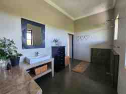 Main bathroom ensuit