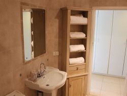 Room 3 bathroom