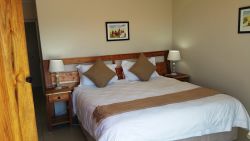 Giraffe Flatlet bed room
