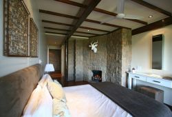 lalapanzi lodge bed3